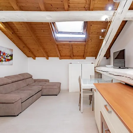 Q1 Holiday Апартаменты *