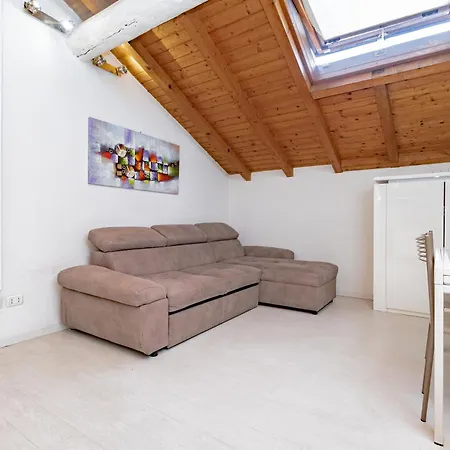 Q1 Holiday Апартаменты *